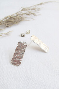 Silber Ohrringe - Hammered Minimal Studs - Sterling Silver - Wild Fawn Jewellery