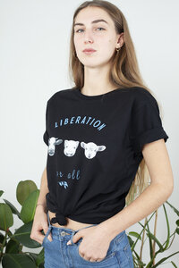 Liberation for all Print Damen T-Shirt aus Bio-Baumwolle I Veganer T-Shirt I Woman of Vegan weiß/schwarz - Woman of Vegan
