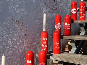 Nachhaltiger Kerzenhalter/Vase FIRE - rot - aus recycelten Feuerlöschern - werkvoll by Lena Peter