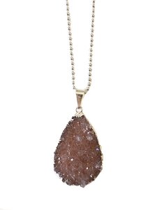 Halskette mit vergoldetem Achat in Tropfen von Crystal and Sage - Crystal and Sage