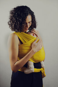 Elastisches Babywrap/ Babytragetuch aus 100% MicroModal - Colours - HoudiniMe