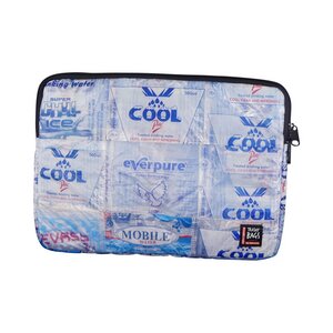 Laptophülle Klama aus Wasserpäckchen - Trashy Bags