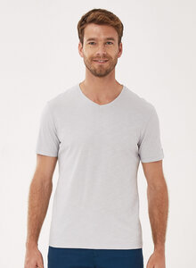 Basic T-Shirt aus Bio-Baumwolle mit V-Ausschnitt - ORGANICATION