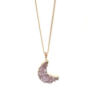 Moon - vergoldete Halskette mit Achatmond mit Kristalldruse - Crystal and Sage