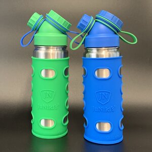 2er Set robuste JuNiki´s® eco line isolierte Edelstahl Trinkflaschen 550ml + Silikonhüllen grün blau - JN JuNiki's