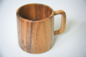 Kaffeetasse aus Holz, handgefertigter Becher aus Akazie - BY COPALA