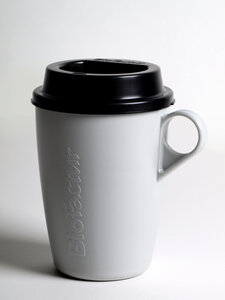 Coffee Cup To Go aus Biokunststoff mit Deckel - BioFactur