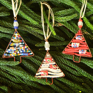 Upcycling Christbaumschmuck  - Weihnachtsbaum -  S/L - Rainbow/Weiß/Rot - Weihnachten - Geschenkdeko - Weihnachtsdeko - Global Mamas