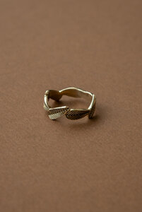Goldener Ring Chaadar aus Messing mit Blättermotiv - Jyoti - Fair Works