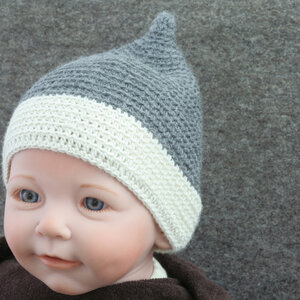 Baby-Häkelmütze Zipfelmütze von tuchmacherin grau-wollweiß - tuchmacherin - handgewebtes design + filz