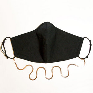 Schlichte Maske mit edler Kette - Golden Circle Clothing