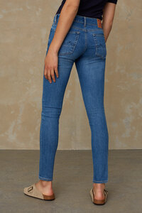 Jeans aus Recycling und Bio Baumwolle - Juno - Eco Veggie Mid Used - Kings Of Indigo