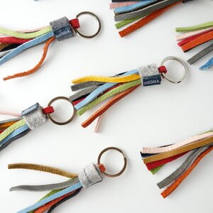 farbenfroher Schlüsselanhänger aus Leder 'alma' bunt | orange | grau | schwarz - matilda k. manufaktur