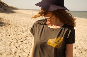 T Shirt Frauen aus Biobaumwolle, Fair,  Vegan, Black, The Ocean Is Our Calling - MAREGAARD