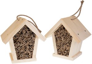 Insektenhaus aus Fichtenholz mit Schilf-Röhrchen Größe: 14 x 18 x 19,5 cm - ReineNatur