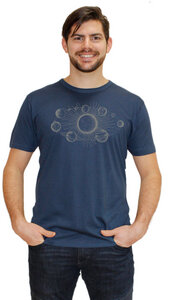 Herren-Bambus-Viskose-T-Shirt Sonnensystem - Peaces.bio - handbedruckte Biomode