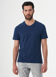 Basic T-Shirt aus Bio-Baumwolle mit V-Ausschnitt - ORGANICATION