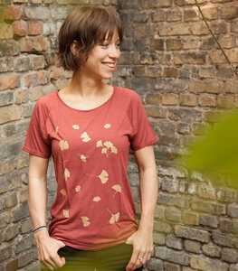 Goldene Ginkgoblätter - Fair gehandeltes Modal Rolled Sleeve Frauen T-Shirt - päfjes