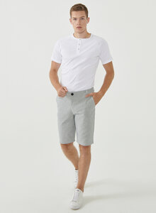Slim Chino-Shorts aus Bio-Baumwolle mit Streifenmuster - ORGANICATION
