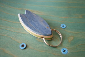 Surfbrett Schlüsselanhänger, Surfboard Keychain, Surfbrett Schlüsselanhänger aus gebrauchten Skateboards - Skatan-llc
