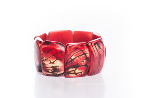 Tagua Armreifen mit Hautstruktur rot - Bea Mely