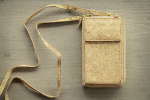 Portemonnaie, praktische Brieftasche mit Handyfach aus Kork (Nature Cork) - BY COPALA