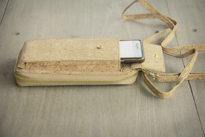Portemonnaie, praktische Brieftasche mit Handyfach aus Kork (Nature Cork) - BY COPALA