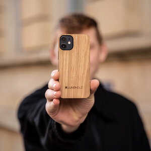Smartphone-Cover aus Holz „WoodCover iPhone 12“, Eiche, Walnuss oder Padouk - JUNGHOLZ Design