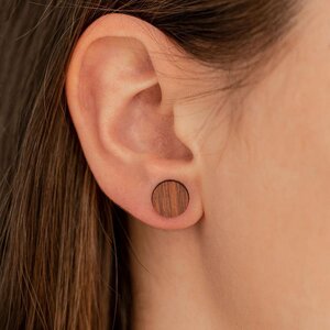 Holz Ohrstecker - Ohrring Kreis Form 10 mm mit Edelstahl - handgefertigt - - JUNGHOLZ Design