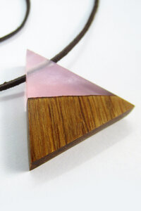 Halskette Wood Triangle Light Pink - KOKOworld