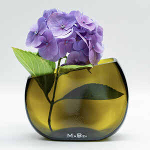Vase aus dem fränkischen Bocksbeutel in oliv - MaBe