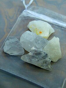 Bergkristall Wassersteine im Organzabeutel - quintESSENCE Wassersteine - OneWorldMinerals