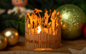 Personalisierbare 3D Weihnachtskarte "Frohe Weihnachten", Silhouette aus Holz - Artissima