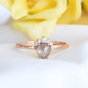 Perfekter Verlobungsring mit einem hellrosa Diamanten Zita - Eppi