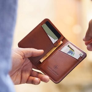 Klassische Bi-fold Geldbörse mit RFID Schutz - Vachetta Leder - Made in Germany - GOOD WILHELM