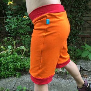 leichte Jersey-Shorts orange mit roten Bündchen  - bingabonga