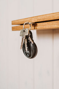 Schlüsselbrett KIMSA, Schlüsselablage aus einem Stück massivem Eichenholz - kleiderleiter_de