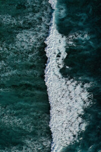 Poster / Leinwandbild - the radiant blue of the ocean WAVES - Photocircle