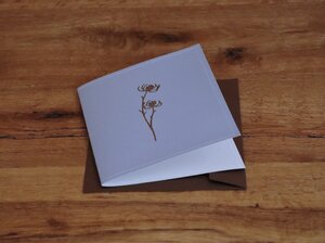 Handbedruckte Stoff-Grußkarte "Braune Blume" mit Briefumschlag - luscinia