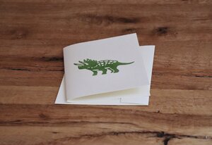 Handbedruckte Stoff-Grußkarte "Dinosaurier Grün" mit Briefumschlag - luscinia