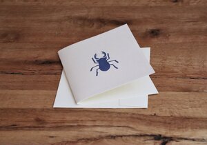 Handbedruckte Stoff-Grußkarte "Dünner Käfer" mit Briefumschlag - luscinia