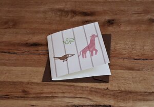 Handbedruckte Stoff-Grußkarte "Giraffe und Rabe" mit Briefumschlag - luscinia
