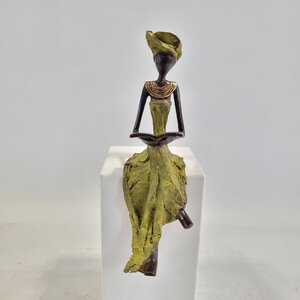 Bronze-Skulptur "Lesende Frau" by Hamed Nikiema | Unikate | verschiedene Farben - Moogoo Creative Africa