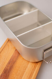 Lunchbox mit Deckel aus heimischem Buchen Holz mit 2 Trennstegen - Cameleon Pack