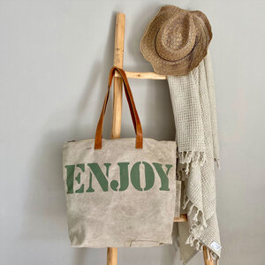 Shopper Bag Enjoy. Strandtasche aus recyceltem Canvas Zeltstoff, handbemalt - Liefe NL