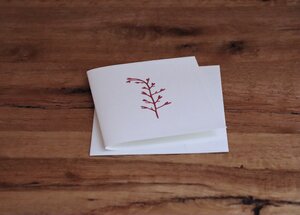 Handbedruckte Stoff-Grußkarte "Rote Pflanze" mit Briefumschlag - luscinia