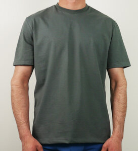 Herren T-Shirt in dunklem grün, als Farbe "Salbei" mit Rundhals-Ausschnitt - Antichi