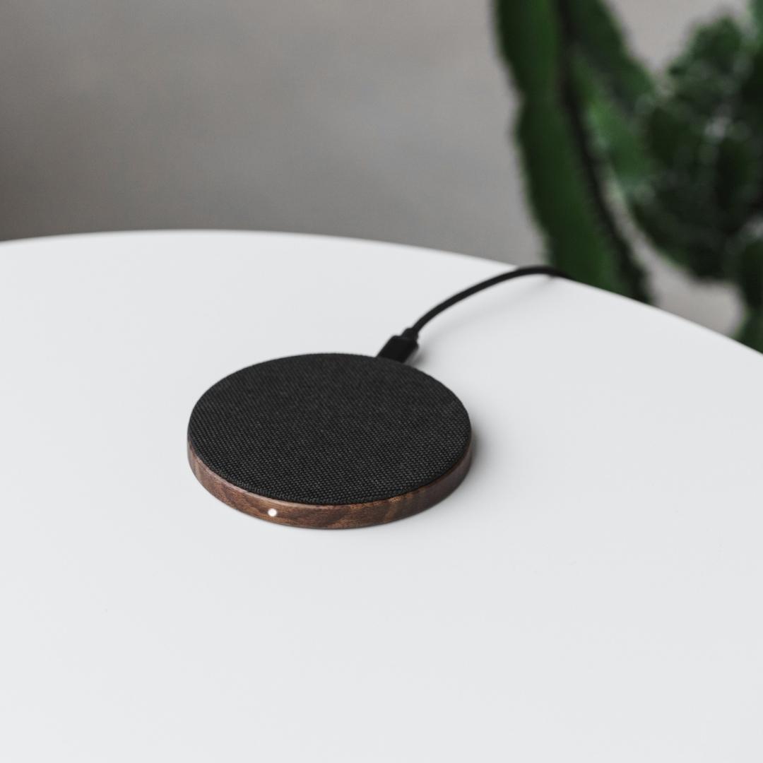 Woodcessories - Wireless Charger, Induktive Ladestation aus Holz - mit Fast  Charging Adapter (USB-C)