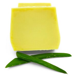 Aloe Vera Haarseife - vegan, bei trockenem, sprödem Haar und trockener Kopfhaut - auch als Körperseife geeignet - Kleine Auszeit Manufaktur