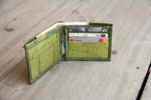 Portemonnaie aus laminierten Blättern in grün, 1-fach gefaltet - BY COPALA